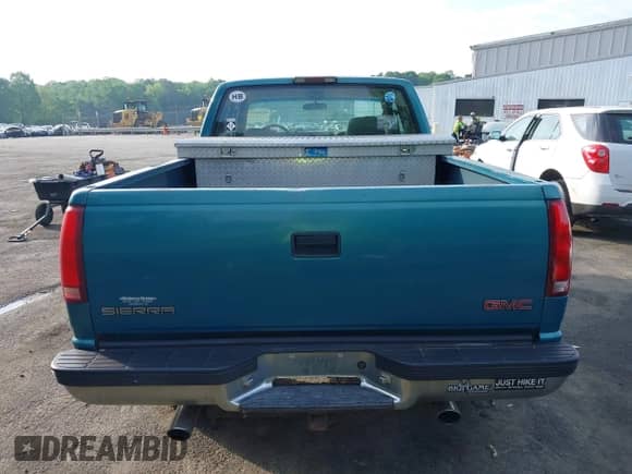 1998 GMC Sierra 1500 с VIN 2GTEK19R4W1500523, выставлен на аукционе IAAI как лот 42103217 с пробегом 433 455 миль миль и . История ставок и продаж доступна на DreamBid. Изображение 17.