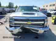 2017 Chevrolet Silverado 2500HD LTZ z VIN 1GC1KWEY9HF147801, wystawiony jako IAAI lot #42299119 z przebiegiem 95 162 mil mil oraz . Historia ofert i sprzedaży dostępna na DreamBid. Obrazek 12.