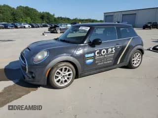 2015 MINI Hardtop S с VIN WMWXP7C55F2A38475, выставлен на аукционе Copart как лот 65277355 с пробегом 188 976 миль миль и Чистый • Clean title. История ставок и продаж доступна на DreamBid. Изображение 1.
