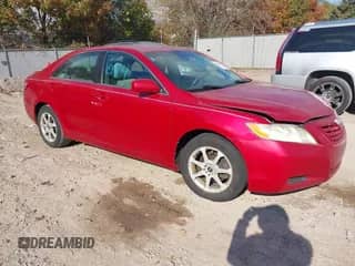 2009 Toyota Camry LE z VIN 4T1BE46K89U353890, wystawiony jako IAAI lot #43560404 z przebiegiem 242 379 mil mil oraz . Historia ofert i sprzedaży dostępna na DreamBid. Obrazek 1.