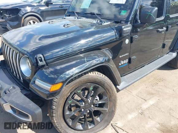 2021 Jeep Wrangler Unlimited Sahara z VIN 1C4JJXP60MW642404, wystawiony jako IAAI lot #43202795 z przebiegiem 38 263 mil mil oraz . Historia ofert i sprzedaży dostępna na DreamBid. Obrazek 6.
