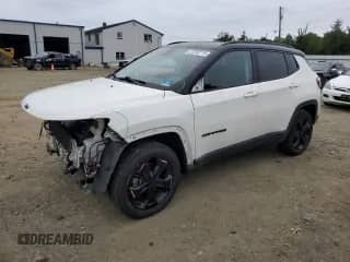 2020 Jeep Compass Latitude z VIN 3C4NJDBB6LT239441, wystawiony jako Copart lot #81252715 z przebiegiem 65 112 mil mil oraz Szkoda całkowita • Salvage title. Historia ofert i sprzedaży dostępna na DreamBid. Obrazek 1.