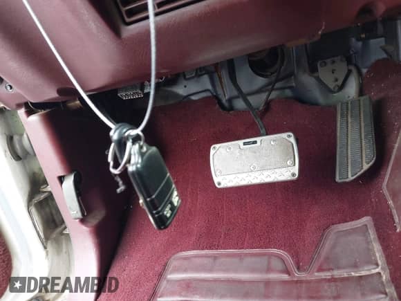 1996 GMC Sierra 1500 z VIN 2GTEC19R6T1533497, wystawiony jako IAAI lot #42258796 z przebiegiem 350 216 mil mil oraz . Historia ofert i sprzedaży dostępna na DreamBid. Obrazek 11.