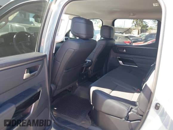 2024 Toyota Tundra Limited z VIN 5TFWA5DB9RX161273, wystawiony jako IAAI lot #41676655 z przebiegiem 10 371 mil mil oraz . Historia ofert i sprzedaży dostępna na DreamBid. Obrazek 21.