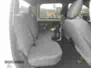 2018 Ram 1500 Express z VIN 1C6RR6KT5JS293947, wystawiony jako Copart lot #48893685 z przebiegiem 169 578 mil mil oraz Szkoda całkowita • Salvage title. Historia ofert i sprzedaży dostępna na DreamBid. Obrazek 10.