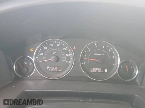 2009 Jeep Commander Sport z VIN 1J8HG48KX9C519220, wystawiony jako Copart lot #65423235 z przebiegiem 171 986 mil mil oraz Szkoda całkowita • Salvage title. Historia ofert i sprzedaży dostępna na DreamBid. Obrazek 9.