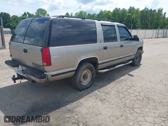 1999 Chevrolet Suburban with VIN 3GNGC26J8XG144488, listed as a IAAI auction lot 42486287 with 219,196 mi miles and . Bid and sale history available at DreamBid. Image 4.