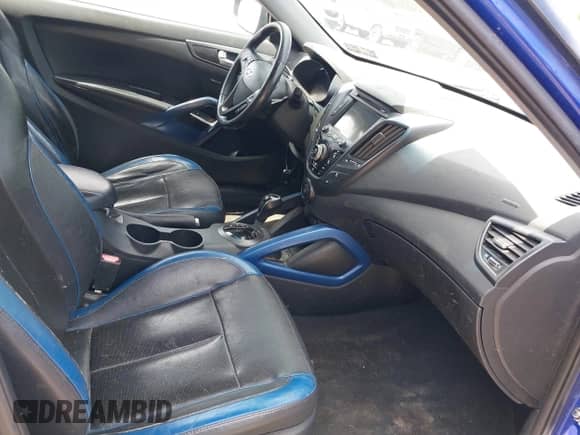 2013 Hyundai Veloster Turbo с VIN KMHTC6AE5DU095540, выставлен на аукционе IAAI как лот 42302375 с пробегом 97 401 миль миль и . История ставок и продаж доступна на DreamBid. Изображение 5.