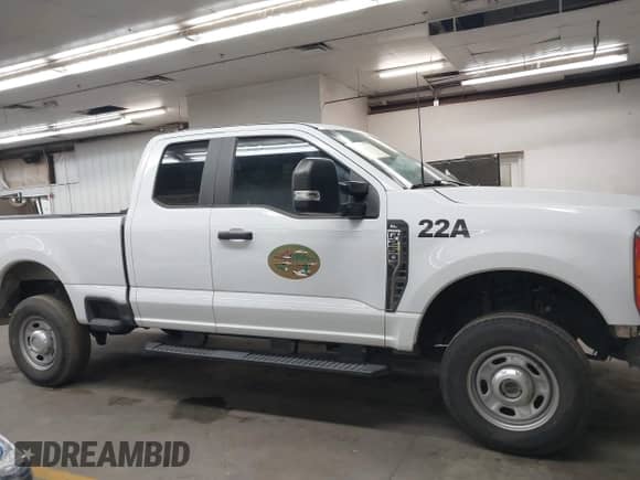 2023 Ford F-250 XL с VIN 1FT7X2BA0PEC81614, выставлен на аукционе IAAI как лот 43307660 с пробегом 42 236 миль миль и . История ставок и продаж доступна на DreamBid. Изображение 13.