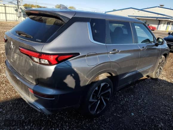 2024 Mitsubishi Outlander SE с VIN JA4J4VA88RZ017156, выставлен на аукционе Copart как лот 85308215 с пробегом 47 007 миль миль и Списание • Salvage title. История ставок и продаж доступна на DreamBid. Изображение 3.