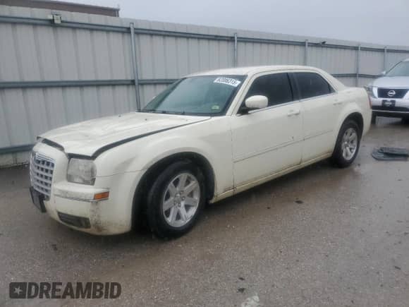 2006 Chrysler 300 Touring с VIN 2C3KA53GX6H499152, выставлен на аукционе Copart как лот 82086315 с пробегом 210 480 миль миль и Списание • Salvage title. История ставок и продаж доступна на DreamBid. Изображение 1.