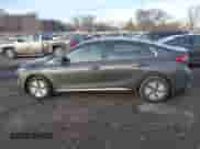 2022 Hyundai Ioniq SE с VIN KMHC75LC6NU275962, выставлен на аукционе IAAI как лот 41297650 с пробегом 28 274 миль миль и . История ставок и продаж доступна на DreamBid. Изображение 13.