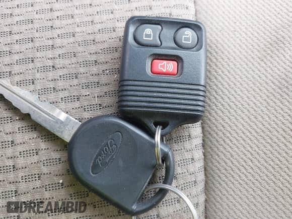 2009 Ford F-150 XL с VIN 1FTRF12899KB32240, выставлен на аукционе IAAI как лот 42437862 с пробегом 174 045 миль миль и . История ставок и продаж доступна на DreamBid. Изображение 11.