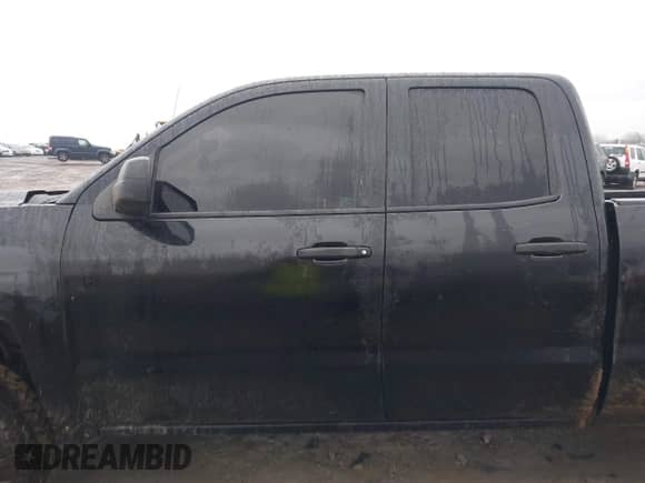 2017 Chevrolet Silverado 1500 Work Truck z VIN 1GCVKNEH0HZ356502, wystawiony jako IAAI lot #41367789 z przebiegiem 83 819 mil mil oraz . Historia ofert i sprzedaży dostępna na DreamBid. Obrazek 14.