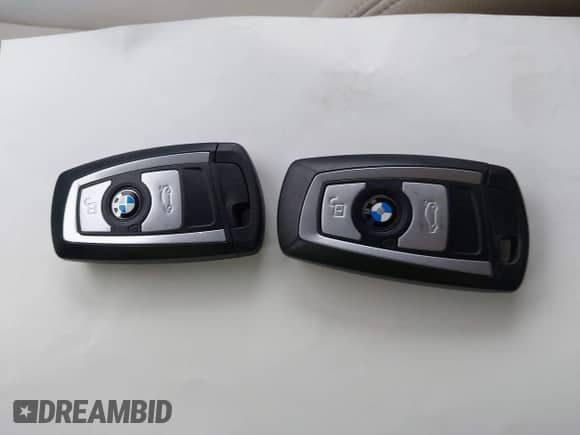 2015 BMW 4 Series 428i xDrive z VIN WBA4A7C54FD414640, wystawiony jako IAAI lot #39901472 z przebiegiem 92 313 mil mil oraz . Historia ofert i sprzedaży dostępna na DreamBid. Obrazek 11.