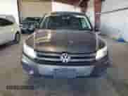 2013 Volkswagen Tiguan S z VIN WVGBV3AX5DW580870, wystawiony jako Copart lot #81127815 z przebiegiem 189 620 mil mil oraz Szkoda całkowita • Salvage title. Historia ofert i sprzedaży dostępna na DreamBid. Obrazek 5.