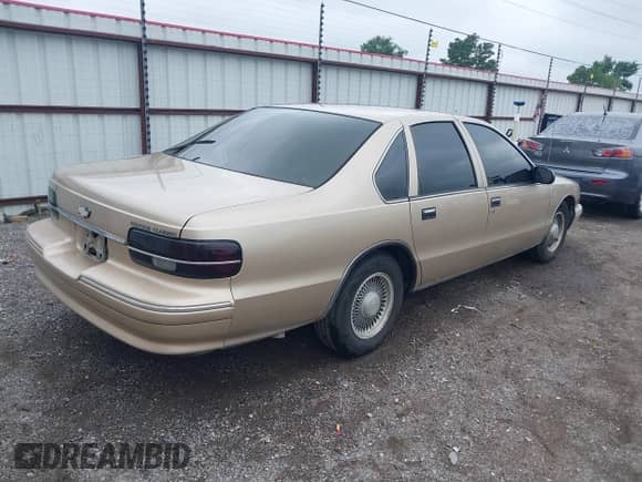 1996 Chevrolet Caprice 1SA Special Value с VIN 1G1BL52W7TR179967, выставлен на аукционе IAAI как лот 42311914 с пробегом 146 265 миль миль и . История ставок и продаж доступна на DreamBid. Изображение 4.