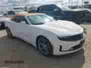 2019 Chevrolet Camaro 2LT z VIN 1G1FC3DS3K0154535, wystawiony jako IAAI lot #43271774 z przebiegiem 54 666 mil mil oraz . Historia ofert i sprzedaży dostępna na DreamBid. Obrazek 1.