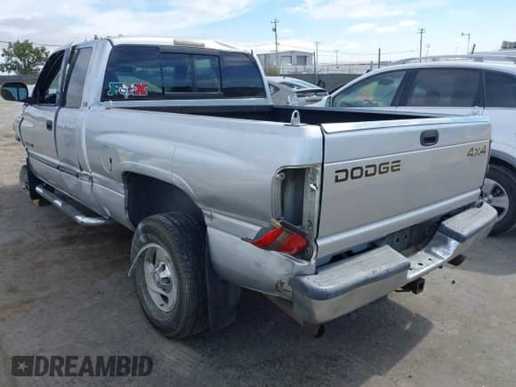 2001 Dodge 1500 z VIN 3B7HF13Y01G767417, wystawiony jako IAAI lot #42821133 z przebiegiem Nie podano mil oraz . Historia ofert i sprzedaży dostępna na DreamBid. Obrazek 3.