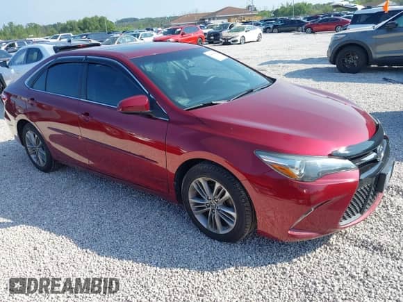 2015 Toyota Camry SE z VIN 4T1BF1FK7FU952691, wystawiony jako IAAI lot #42996654 z przebiegiem 85 633 mil mil oraz . Historia ofert i sprzedaży dostępna na DreamBid. Obrazek 1.