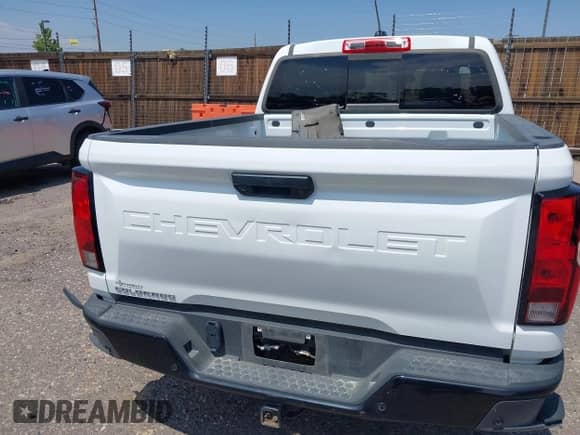 2023 Chevrolet Colorado 4WD Work Truck z VIN 1GCPTBEKXP1211738, wystawiony jako IAAI lot #42767861 z przebiegiem Nie podano mil oraz . Historia ofert i sprzedaży dostępna na DreamBid. Obrazek 16.