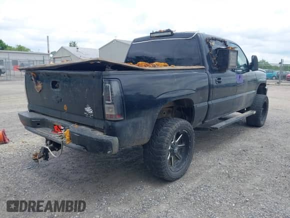 2005 Chevrolet Silverado 1500 LS с VIN 2GCEK13T651111756, выставлен на аукционе IAAI как лот 42392901 с пробегом 200 208 миль миль и . История ставок и продаж доступна на DreamBid. Изображение 4.