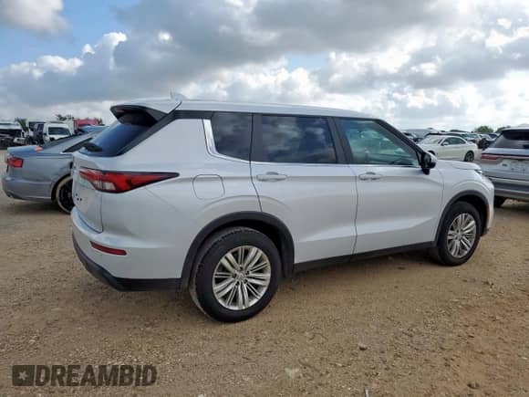 2024 Mitsubishi Outlander ES with VIN JA4J3UA88RZ078844, listed as a Copart auction lot 63990905 with 4,417 mi miles and Clean title. Bid and sale history available at DreamBid. Image 3.
