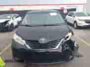 2017 Toyota Sienna LE Auto Access Seat с VIN 5TDKZ3DC4HS879967, выставлен на аукционе IAAI как лот 42680163 с пробегом 136 047 миль миль и . История ставок и продаж доступна на DreamBid. Изображение 12.