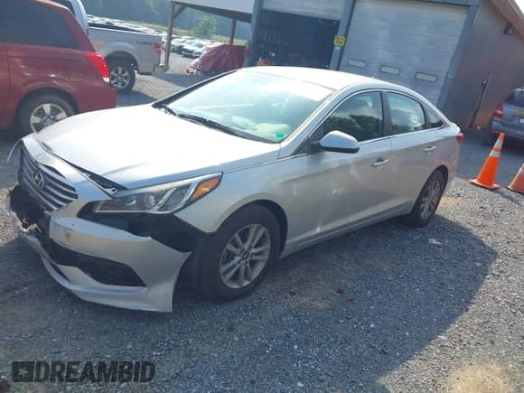 2017 Hyundai Sonata 2.4L with VIN 5NPE24AF0HH548461, listed as a IAAI auction lot 42800437 with 107,590 mi miles and . Bid and sale history available at DreamBid. Image 18.
