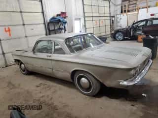 1962 Chevrolet Corvair z VIN 20927W154786, wystawiony jako Copart lot #53320845 z przebiegiem 56 229 mil mil oraz Szkoda całkowita • Salvage title. Historia ofert i sprzedaży dostępna na DreamBid. Obrazek 2.