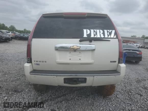 2010 Chevrolet Tahoe LTZ z VIN 1GNUCCE03AR198015, wystawiony jako Copart lot #54195135 z przebiegiem 235 272 mil mil oraz Szkoda całkowita • Salvage title. Historia ofert i sprzedaży dostępna na DreamBid. Obrazek 6.