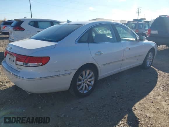 2010 Hyundai Azera Limited with VIN KMHFC4DF9AA513407, listed as a IAAI auction lot 43564171 with 183,747 mi miles and . Bid and sale history available at DreamBid. Image 4.