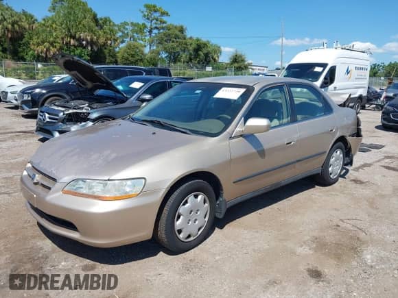 2000 Honda Accord LX z VIN 1HGCG5646YA103978, wystawiony jako IAAI lot #43222720 z przebiegiem 167 270 mil mil oraz . Historia ofert i sprzedaży dostępna na DreamBid. Obrazek 2.