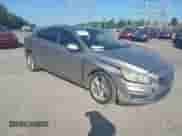 2015 Volvo S60 T5 Premier с VIN YV1612TK7F1351761, выставлен на аукционе IAAI как лот 42582359 с пробегом 138 659 миль миль и . История ставок и продаж доступна на DreamBid. Изображение 1.