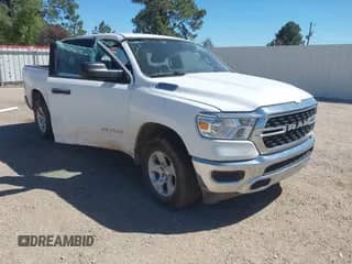 2024 Ram 1500 Big Horn z VIN 1C6RRFFG9RN110878, wystawiony jako IAAI lot #41785180 z przebiegiem 30 266 mil mil oraz . Historia ofert i sprzedaży dostępna na DreamBid. Obrazek 1.