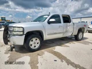 2011 Chevrolet Silverado 1500 LT with VIN 3GCPKSE3XBG257379, listed as a Copart auction lot 70214675 with 188,853 mi miles and Salvage title. Bid and sale history available at DreamBid. Image 1.