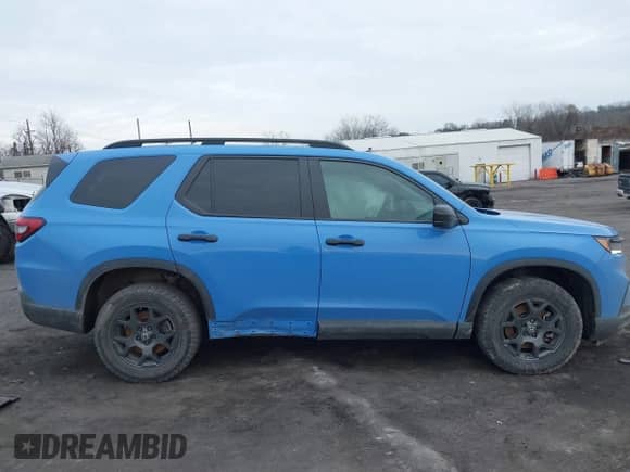 2023 Honda Pilot TrailSport with VIN 5FNYG1H61PB048082, listed as a IAAI auction lot 41653501 with 37,709 mi miles and . Bid and sale history available at DreamBid. Image 13.