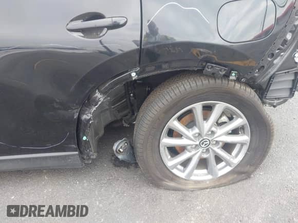 2023 Mazda CX-5 S Carbon Edition z VIN JM3KFBCMXP0132086, wystawiony jako IAAI lot #37026489 z przebiegiem 4 785 mil mil oraz . Historia ofert i sprzedaży dostępna na DreamBid. Obrazek 6.