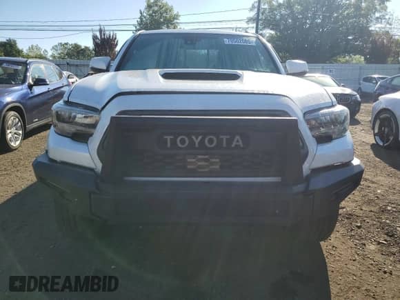 2022 Toyota Tacoma SR z VIN 3TYSZ5AN0NT080091, wystawiony jako Copart lot #70502085 z przebiegiem 72 221 mil mil oraz Szkoda całkowita • Salvage title. Historia ofert i sprzedaży dostępna na DreamBid. Obrazek 5.