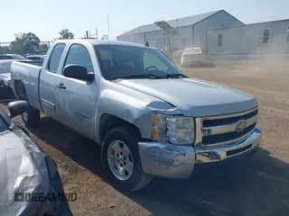 2010 Chevrolet Silverado 1500 LT z VIN 1GCSCSE06AZ298457, wystawiony jako IAAI lot #42788826 z przebiegiem 118 251 mil mil oraz . Historia ofert i sprzedaży dostępna na DreamBid. Obrazek 1.