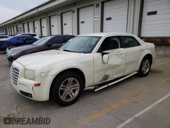2007 Chrysler 300 Touring с VIN 2C3KA53G77H745172, выставлен на аукционе Copart как лот 60196535 с пробегом 132 223 миль миль и На запчасти • Non repairable. История ставок и продаж доступна на DreamBid. Изображение 1.