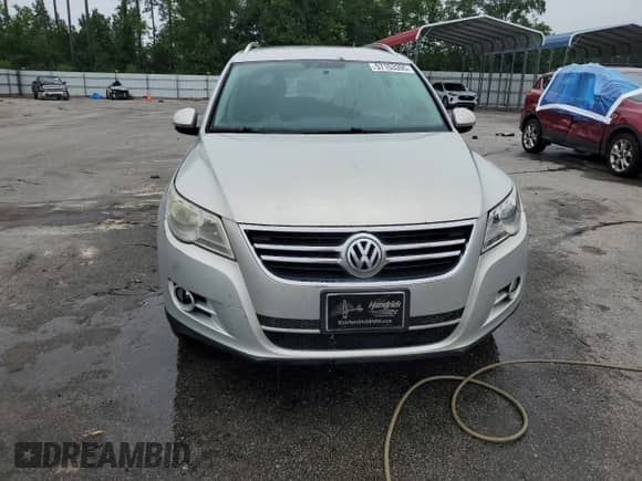 2011 Volkswagen Tiguan S с VIN WVGAV7AX8BW540458, выставлен на аукционе Copart как лот 57153395 с пробегом 152 906 миль миль и Списание • Salvage title. История ставок и продаж доступна на DreamBid. Изображение 5.