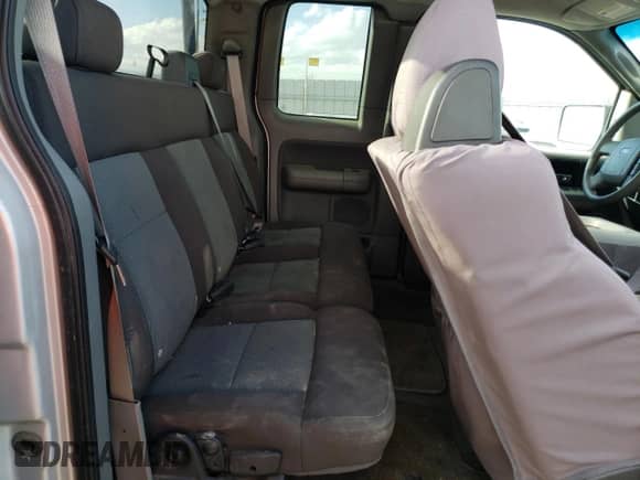 2004 Ford F-150 XL z VIN 1FTVX14564NC66595, wystawiony jako Copart lot #78057254 z przebiegiem 184 876 mil mil oraz Czysty tytuł • Clean title. Historia ofert i sprzedaży dostępna na DreamBid. Obrazek 10.