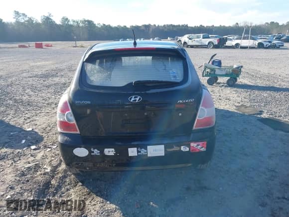 2010 Hyundai Accent GS z VIN KMHCM3AC0AU185331, wystawiony jako IAAI lot #41701583 z przebiegiem 139 671 mil mil oraz . Historia ofert i sprzedaży dostępna na DreamBid. Obrazek 16.