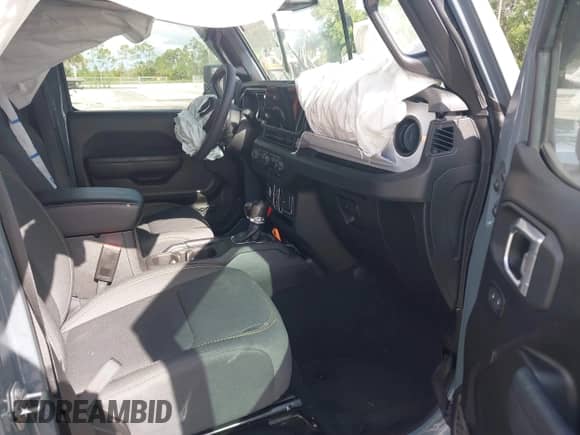 2024 Jeep Wrangler Willys с VIN 1C4PJXDG8RW334590, выставлен на аукционе IAAI как лот 42483813 с пробегом 8 575 миль миль и . История ставок и продаж доступна на DreamBid. Изображение 5.