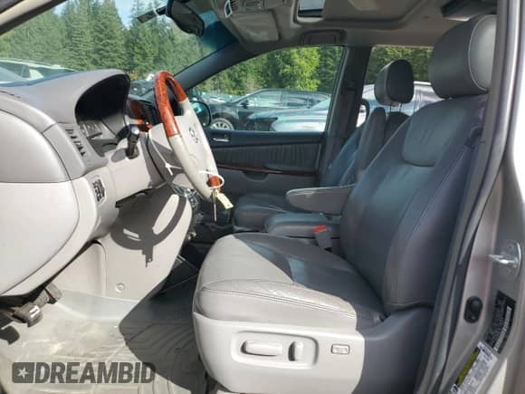 2005 Toyota Sienna XLE z VIN 5TDBA22CX5S051132, wystawiony jako Copart lot #84712135 z przebiegiem 179 807 mil mil oraz Szkoda całkowita • Salvage title. Historia ofert i sprzedaży dostępna na DreamBid. Obrazek 7.