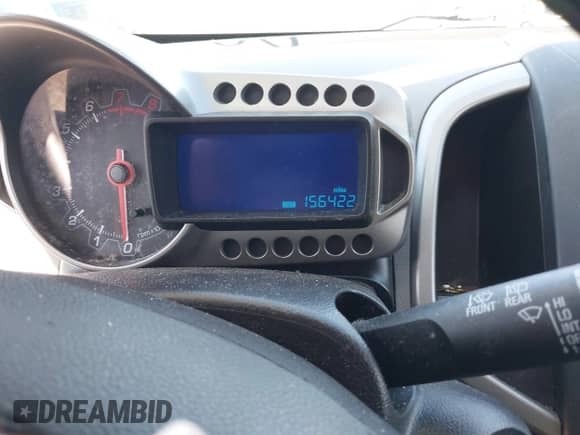 2016 Chevrolet Sonic LS z VIN 1G1JA6SG1G4178123, wystawiony jako IAAI lot #42289322 z przebiegiem 156 422 mil mil oraz . Historia ofert i sprzedaży dostępna na DreamBid. Obrazek 7.