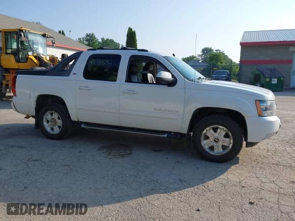 2011 Chevrolet Avalanche LT with VIN 3GNTKFE32BG353486, listed as a IAAI auction lot 42739696 with 123,879 mi miles and . Bid and sale history available at DreamBid. Image 13.