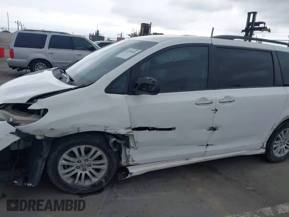 2017 Toyota Sienna SE with VIN 5TDXZ3DC9HS771012, listed as a IAAI auction lot 42196926 with 168,848 mi miles and . Bid and sale history available at DreamBid. Image 6.