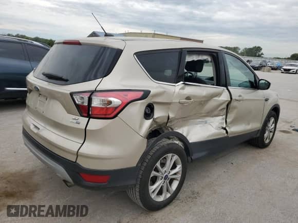 2017 Ford Escape SE с VIN 1FMCU9GD3HUE32323, выставлен на аукционе Copart как лот 70344355 с пробегом 85 235 миль миль и Списание • Salvage title. История ставок и продаж доступна на DreamBid. Изображение 3.